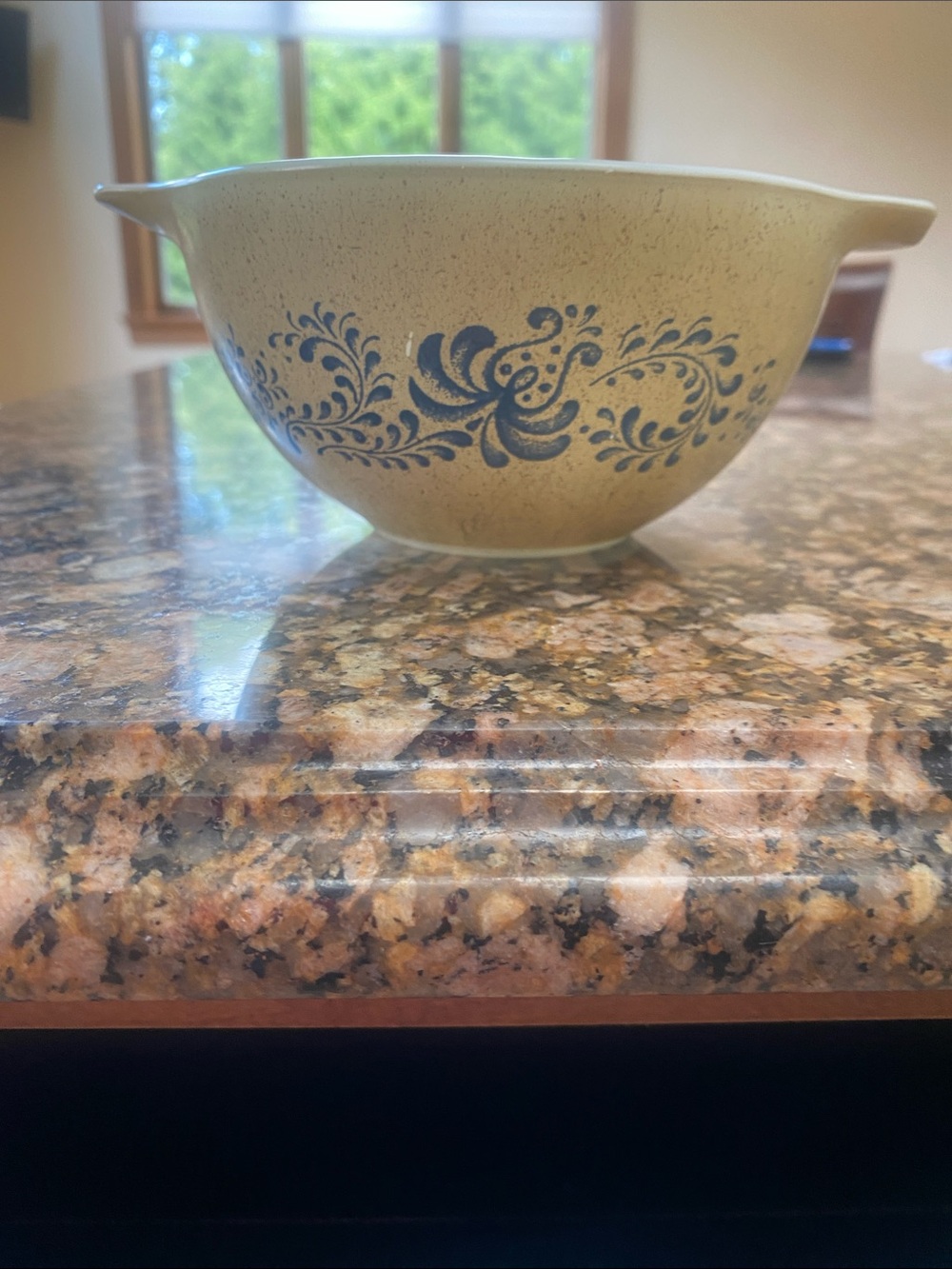 Vintage Pyrex Mixing Bowl with Blue Floral Motif pyrex441 750 ml